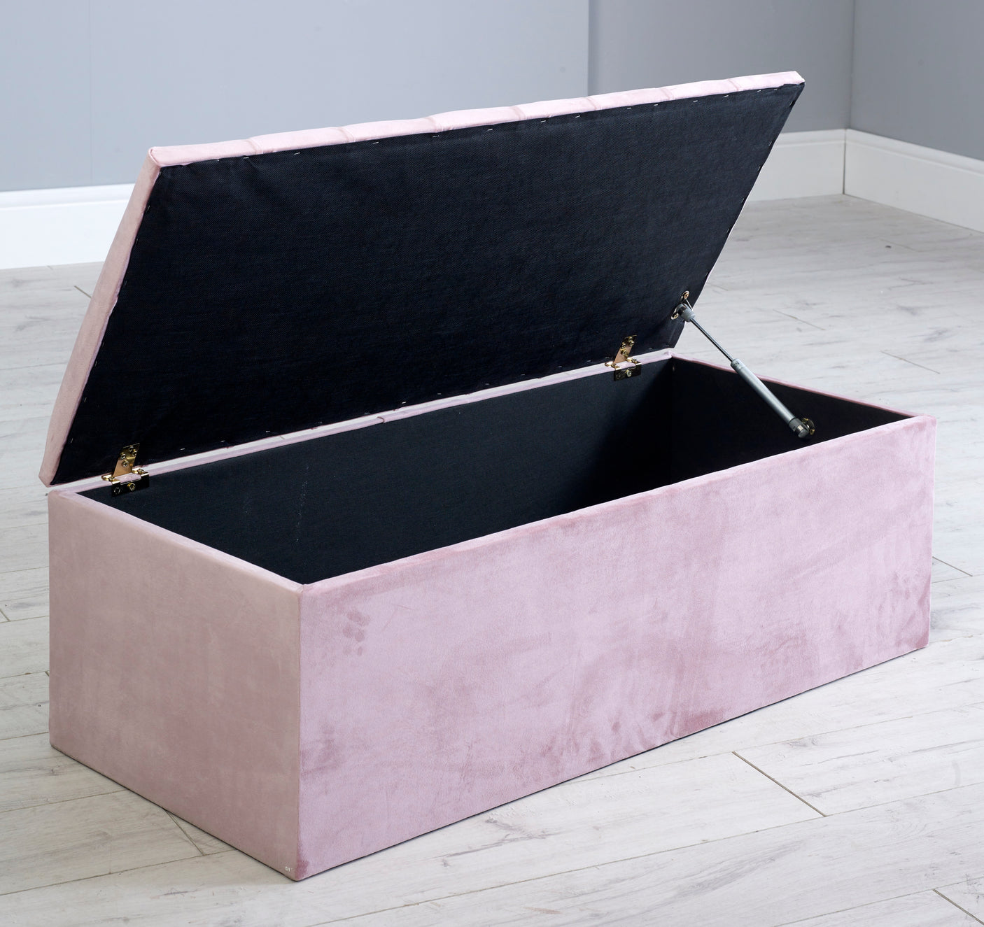 Miami Chesterfield Gas Lift Ottoman Blanket Storage Box